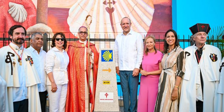 Santiago fortalece su identidad religiosa y cultural con nuevo monolito conmemorativo