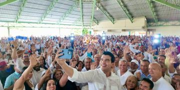 Wellington Arnaud moviliza al PRM en Santiago y proclama a Abinader como futuro presidente del partido