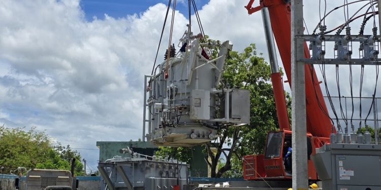 EDENORTE refuerza sistema eléctrico en Bonao con instalación de nuevo transformador