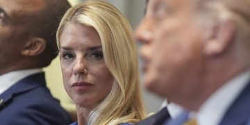 Silencio y confusión: Fiscalía de EE.UU. niega existencia de lista de clientes de Epstein
