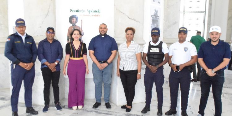 Santiago honra su tradición: Exposición fotográfica resalta legado de su santo patrón
