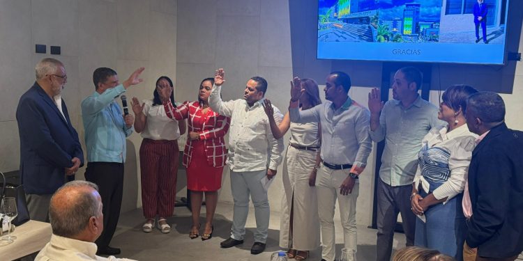 Núcleo de Obstetricia y Ginecología de La Vega renueva su directiva y fortalece su compromiso profesional
