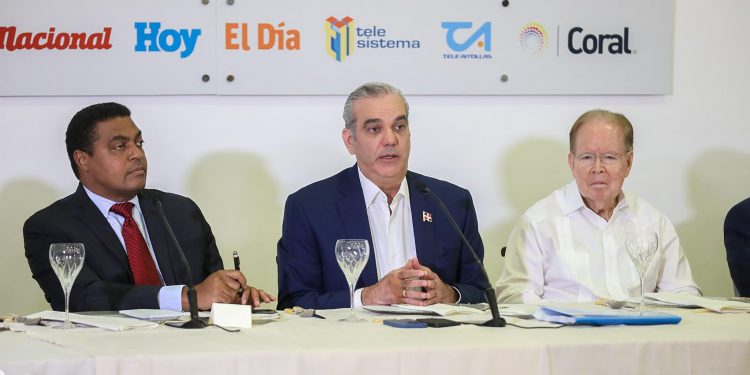 Abinader advierte que crisis haitiana ya es una amenaza de seguridad nacional