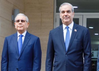 Abinader desmonta críticas de Danilo Medina y califica como «desastre» las aulas heredadas