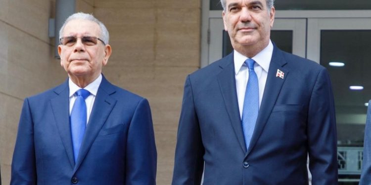 Abinader desmonta críticas de Danilo Medina y califica como «desastre» las aulas heredadas