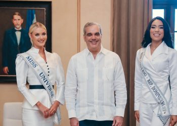 Abinader recibe a Miss Universo y Miss República Dominicana en Palacio Nacional