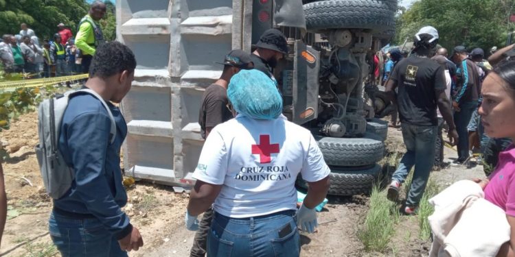 Cinco muertes enlutan a San Cristóbal tras trágico accidente en la autopista 6 de Noviembre