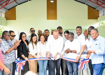 Alcaldía de Santiago entrega remozada Casa Club y mejora vial en Hato Mayor con inversión millonaria