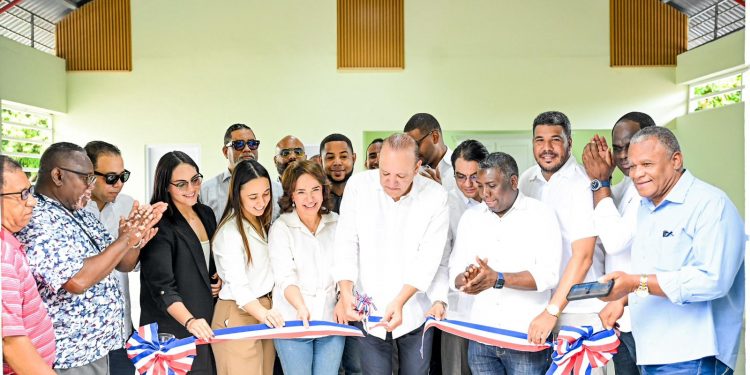 Alcaldía de Santiago entrega remozada Casa Club y mejora vial en Hato Mayor con inversión millonaria