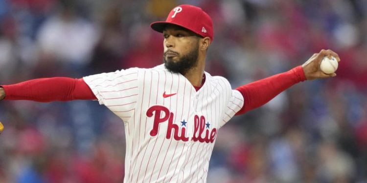 Cristopher Sánchez brilla en el montículo y Phillies vencen a los Braves en entradas extras