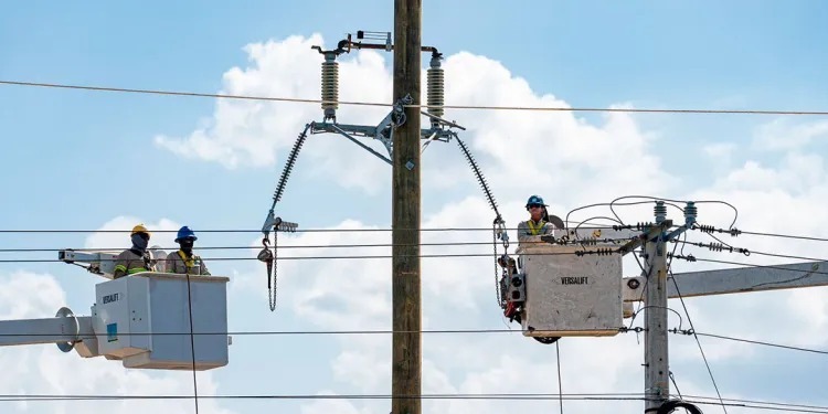 ETED realiza mantenimiento eléctrico en Hato Mayor y Santiago para optimizar red de alta tensión