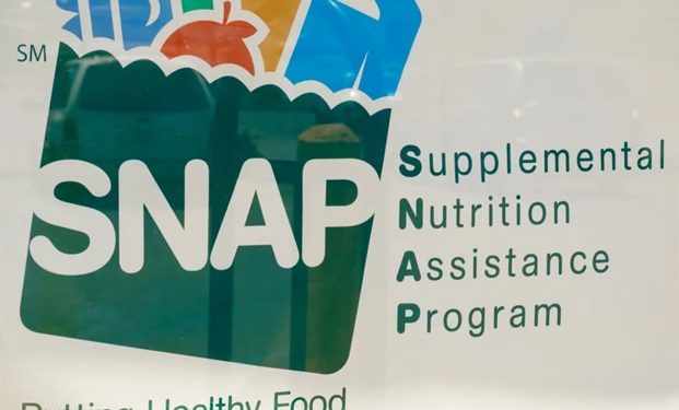 Más estados en EUA restringen tarjeta de alimentos; dominicanos saldrán perjudicados
