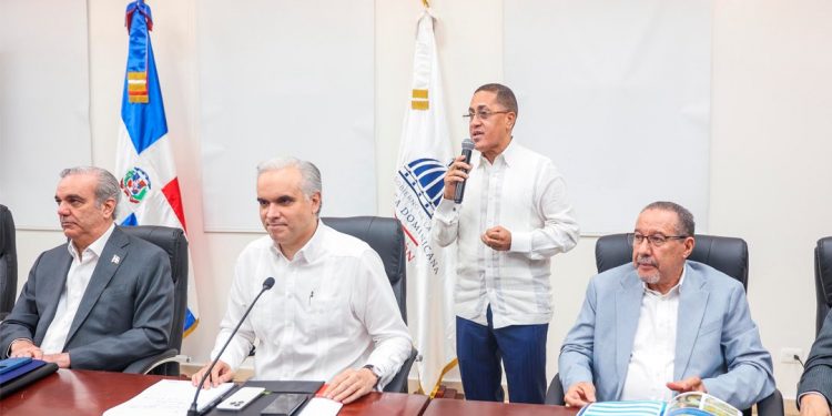 Educación dominicana recibe impulso con formación masiva de más de 124 mil docentes