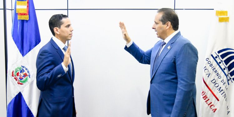 Edward Guzmán asume como nuevo director ejecutivo de SeNaSa
