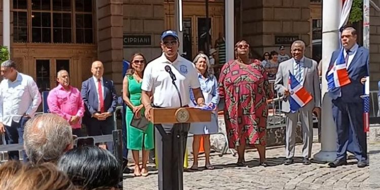 Alcaldía NYC iza por primera vez bandera dominicana en plaza Bowling Green; reconoce 3 dominicanos