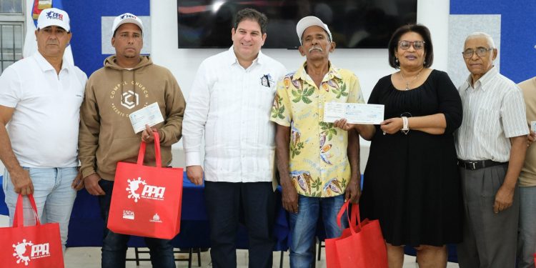 Gobierno entrega más de RD$110 millones a porcicultores para impulsar la recuperación del sector