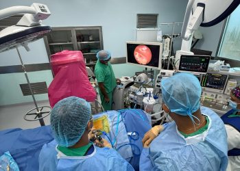 HOMS marca un hito en cirugía de columna con innovadora técnica endoscópica