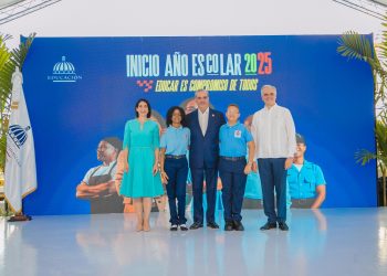 Inicia año escolar 2025-2026 con más de 2 millones de estudiantes y llamado de Abinader a la familia