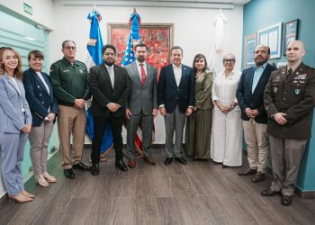 Ministro Ito Bisonó se reúne con delegación de EE. UU. para fortalecer lazos en comercio y seguridad