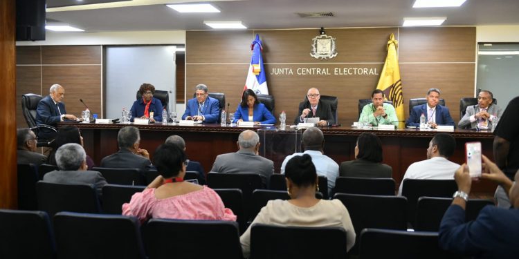 JCE abre propuesta económica para licitación de nueva cédula