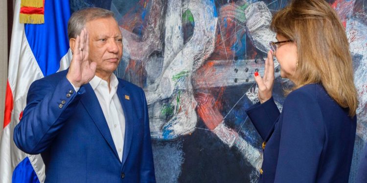 Leonardo Aguilera asume presidencia ejecutiva de Banreservas