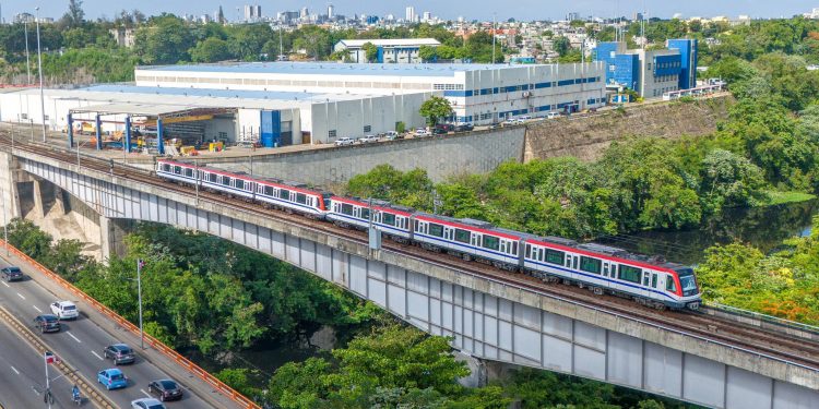 Abinader inaugura ampliación de la Línea 1 del Metro y nuevo pasillo de conexión