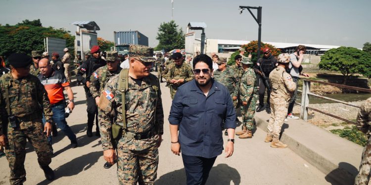 Ministro de Defensa y Subsecretario de EE.UU. supervisan operaciones en la frontera domínico-haitiana