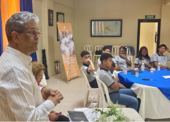 Estudiantes del Politécnico Don Bosco se forman en energías renovables y conciencia ambiental