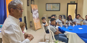 Estudiantes del Politécnico Don Bosco se forman en energías renovables y conciencia ambiental