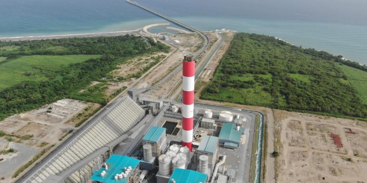 Abinader supervisa Punta Catalina y promete reducción de apagones en los próximos días