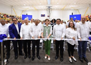 Vicepresidenta Raquel Peña entrega moderno polideportivo en PUCMM Santiago auspiciado por Banreservas