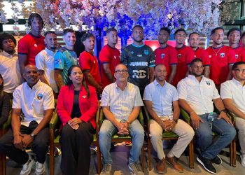 Salcedo FC presenta su plantilla con gala de primera y causa solidaria