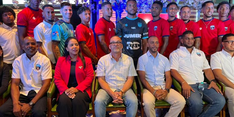 Salcedo FC presenta su plantilla con gala de primera y causa solidaria