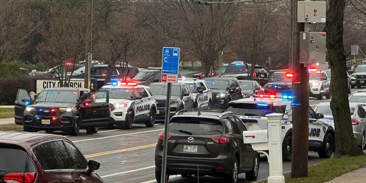 Tragedia en escuela católica de Minneapolis deja tres niños muertos y 17 heridos