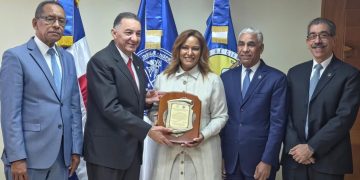 UASD reconoce a Cristina Contreras directora ejecutiva Hospital Lincoln en El Bronx