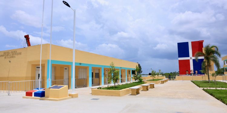Clases inician este lunes con nuevas aulas y polideportivo inaugurados por Abinader