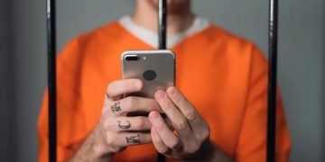 Llamadas telefónicas gratis en cárceles estatales NY; cientos dominicanos guardan prisión