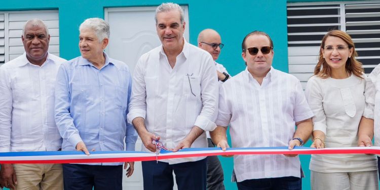 Abinader impulsa desarrollo de Puerto Plata con entrega de puente, viviendas, escuelas y centro técnico