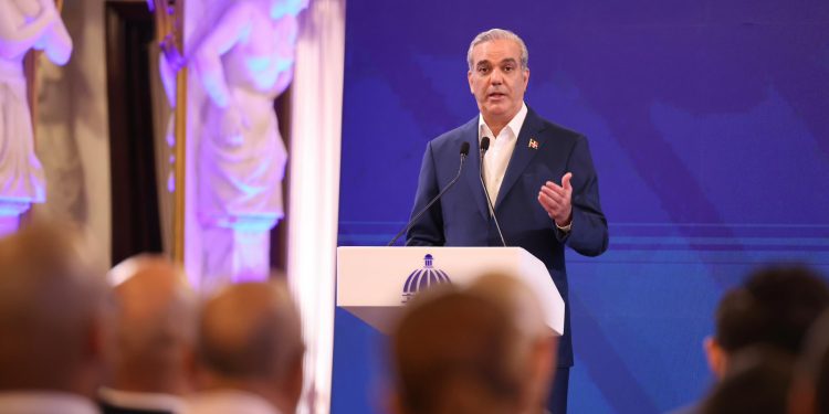 Abinader presenta estrategia integral anticorrupción y habilita portal digital de denuncias
