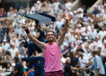 Alcaraz derrumba a Djokovic y jugará la final del US Open contra Sinner