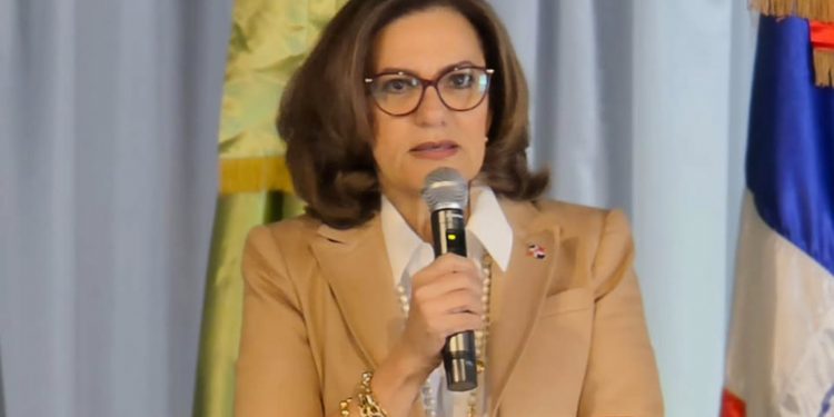 Angelita Peña asume presidencia del Partido Verde Dominicano