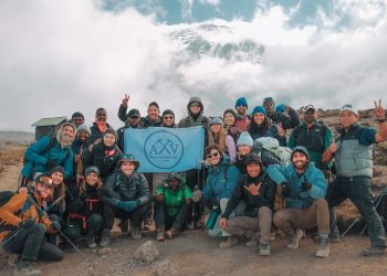 Anilssa Vargas lleva la bandera dominicana a la cima del Kilimanjaro