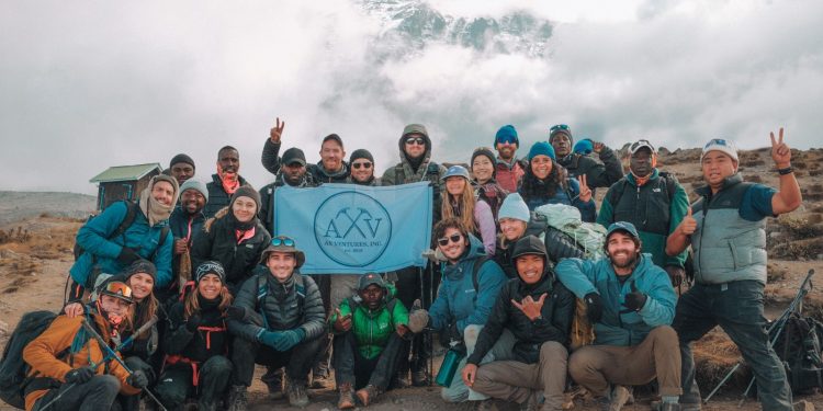 Anilssa Vargas lleva la bandera dominicana a la cima del Kilimanjaro
