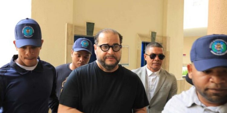Tribunal impone coerción a Aquiles Jiménez tras querella de Alicia Ortega y Fernando Hasbún