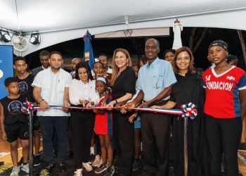 Carolina Mejía entrega centro comunal renovado al sector Fundación