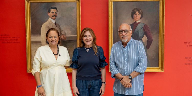 Carolina Mejía resalta desde Santiago la necesidad de más espacios culturales en el país