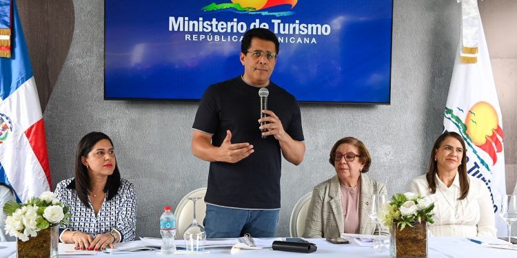 Collado inicia reconstrucción en Salcedo y proyecta a Hermanas Mirabal como Marca Ciudad