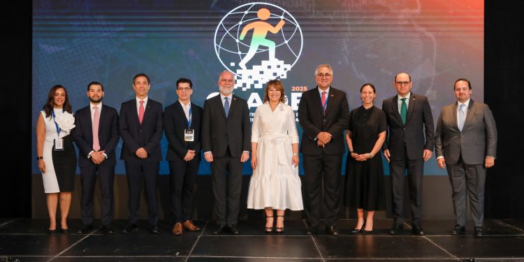 CLADE 2025 impulsa debate sobre el talento humano en la banca latinoamericana