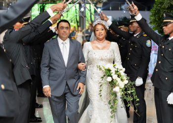 General Juan Bautista Jiménez Reinoso y Adry Oscarina Peguero celebran 25 años de matrimonio