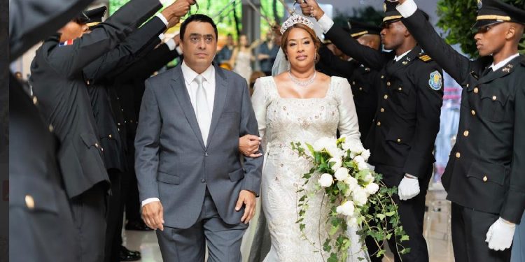 General Juan Bautista Jiménez Reinoso y Adry Oscarina Peguero celebran 25 años de matrimonio